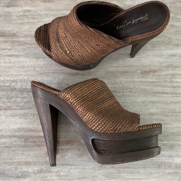 Elizabeth and James E Charm Platform Sandals, Bronze, Size 7 - Picture 6 of 9